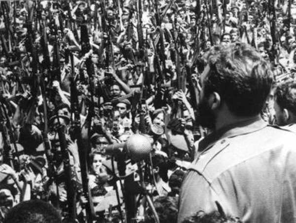 Fidel habla a combatientes en Playa Girón
