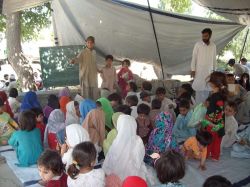 250x187-images-stories-pakistan-swat_refugees-3.jpg