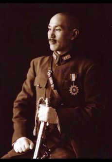 chiang_kai-shek_uniform.jpg