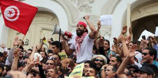 La juventud tunecina se levanta nuevamente contra la austeridad
