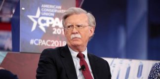 EEUU: John Bolton, u “otro más que muerde el polvo”