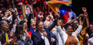 Petro logra una victoria histórica: ¡A luchar por el socialismo!