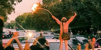 Los jóvenes iraníes giran hacia el comunismo