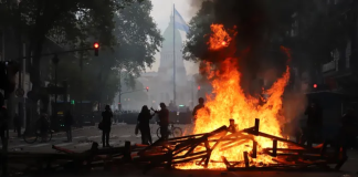 Jubilados, trabajadores e hinchas se movilizan en masa a pesar de la represión ¡Que se vayan todos! ¡Que Gobiernen los trabajadores!