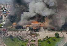 Los gobernantes se acobardan mientras las masas nepalíes intentan acabar con el sistema.