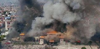 Los gobernantes se acobardan mientras las masas nepalíes intentan acabar con el sistema.