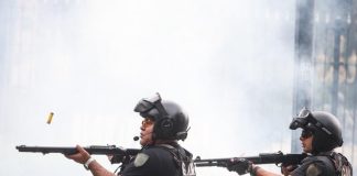 Votos en el Parlamento y palos en la calle, el régimen político busca imponer la reforma laboral