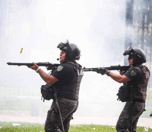 Votos en el Parlamento y palos en la calle, el régimen político busca imponer la reforma laboral