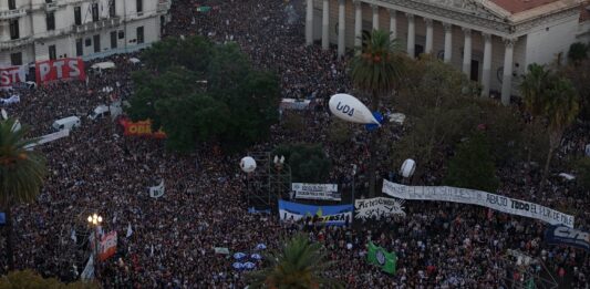 ¡Como en Francia y España, todos a las calles este 15 de octubre! ¡Fuera Milei y su decretazo!